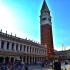 fotografía de Campanile de la plaza San Marcos de Venecia
